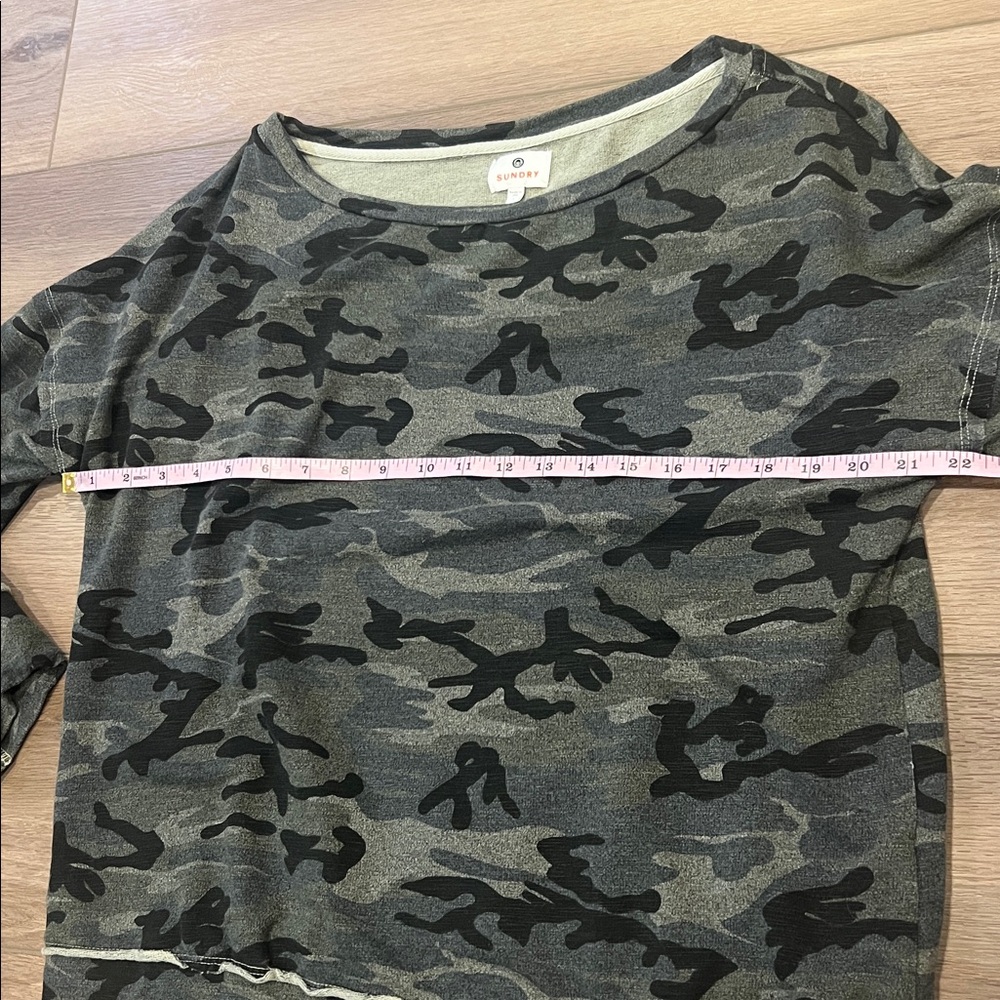 Sundry Off the Shoulder Sweatshirt Long Sleeved Camo Size 1 (US size Small) - Picture 6 of 12